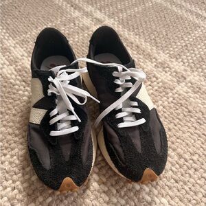 New Balance 327 Sneakers